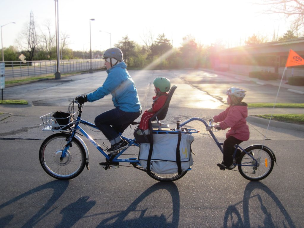E Cargo und E Bike mit Kindern